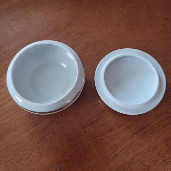 Limoges France Victorian style Man Courting Woman Porcelain Trinket Box - Picture 2 of 7